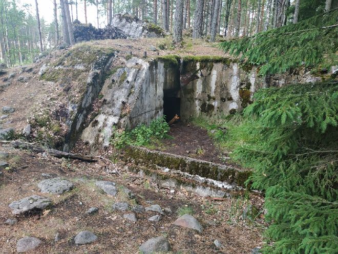 关于雷恩防线固若金汤，成功守住球门的信息