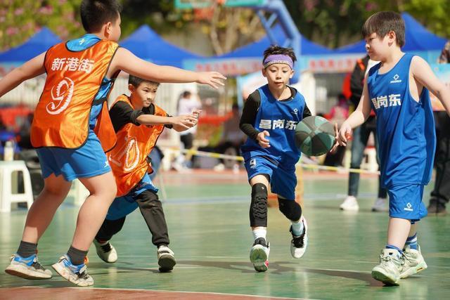 少年篮球联赛拉开帷幕，青春活力无限