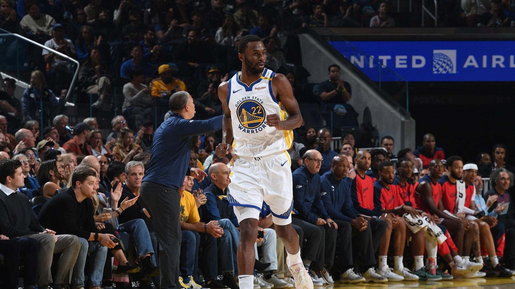 勇士主场轻取老鹰，豪取连胜势头的简单介绍