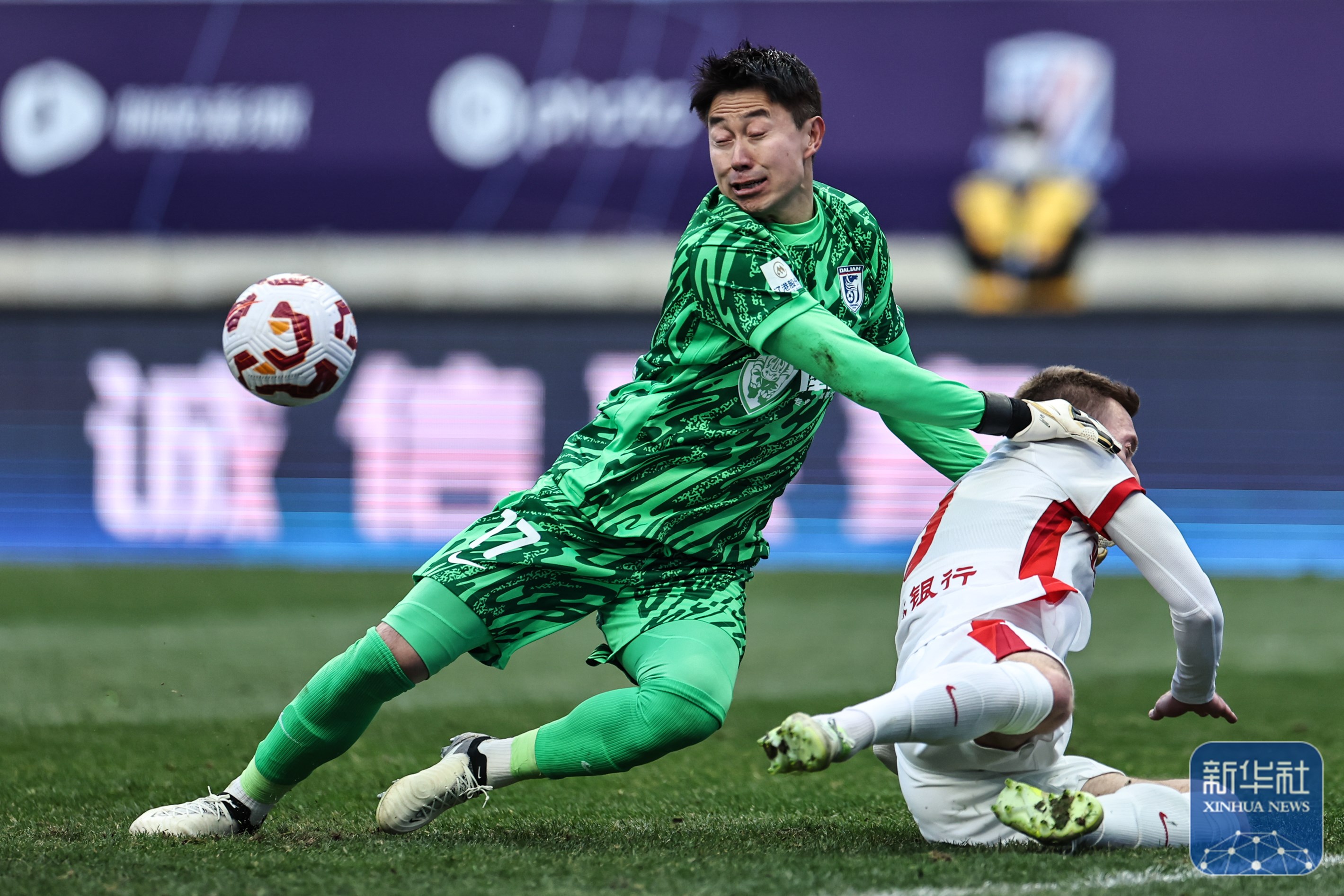 包含长春亚泰新援表演出色，助球队击败山东鲁能的词条