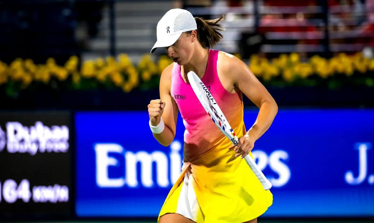 包含阿扎伦卡爆冷击败澳大利亚队，惊险取胜引爆全场！的词条