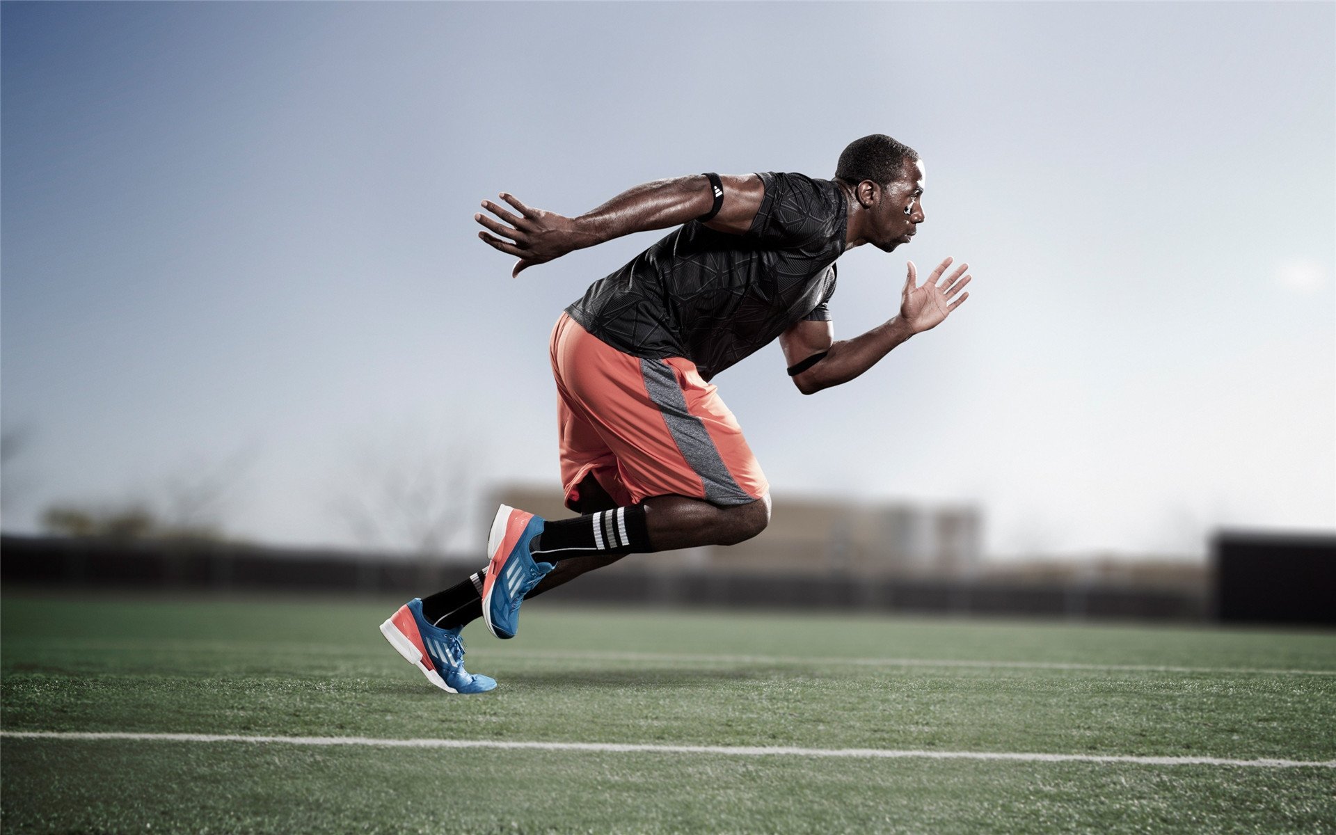 詹姆斯回归赛场，问鼎冠军首场状态亮眼，美国队观众沸腾！